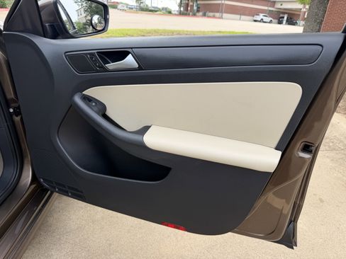 Used 2014 Volkswagen Jetta SE FWD image 9