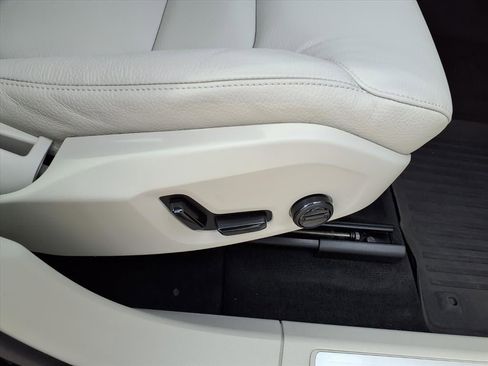 Certified 2023 Volvo XC60 B5 Plus w/ Protection Package Premier image 12