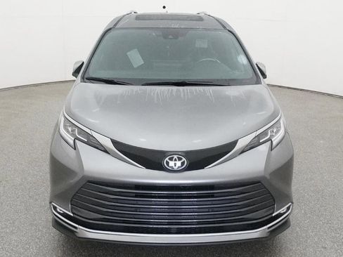 New 2026 Toyota Sienna Limited image 4