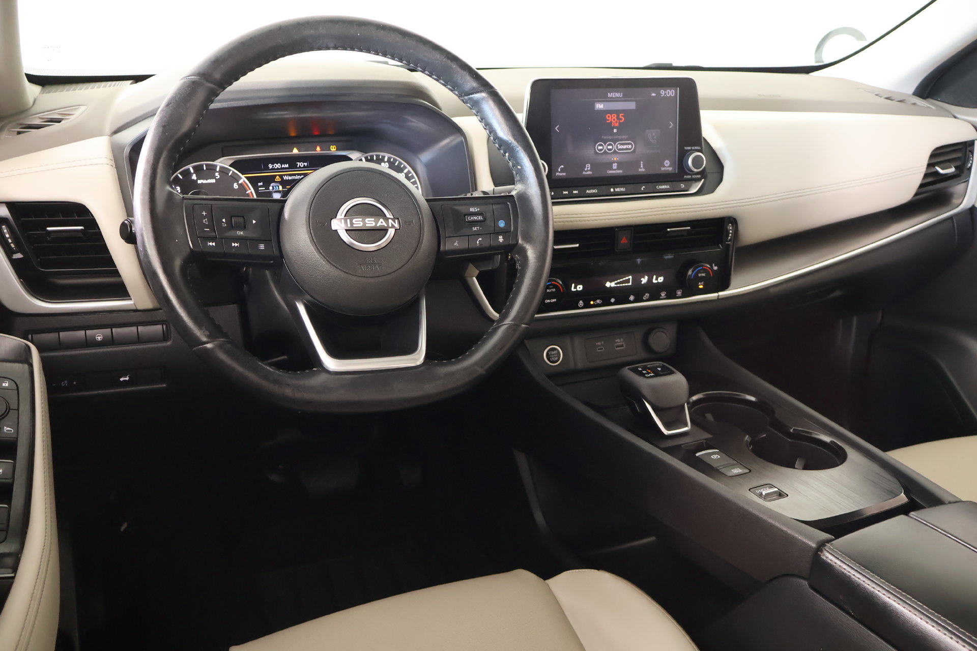 Used 2023 Nissan Rogue SV w/ SV Premium Package FWD image 2