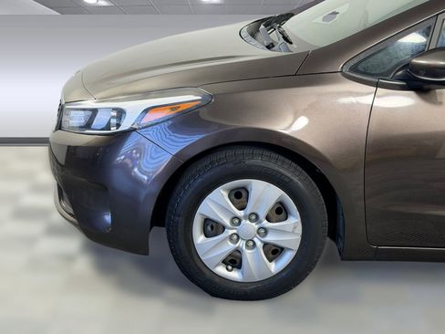 Used 2018 Kia Forte LX w/ LX Popular Package image 11