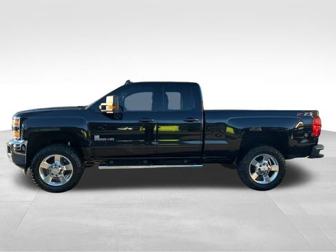 Used 2019 Chevrolet Silverado 2500 LT image 2