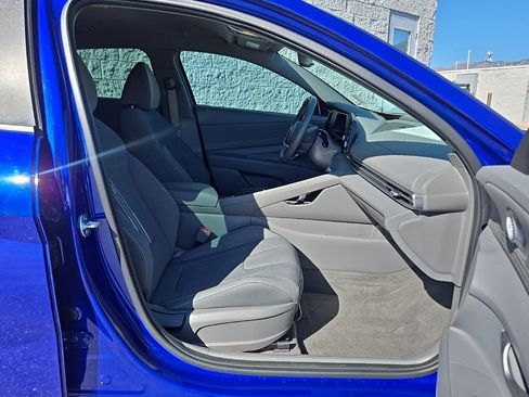Used 2025 Hyundai Elantra Sport FWD image 40