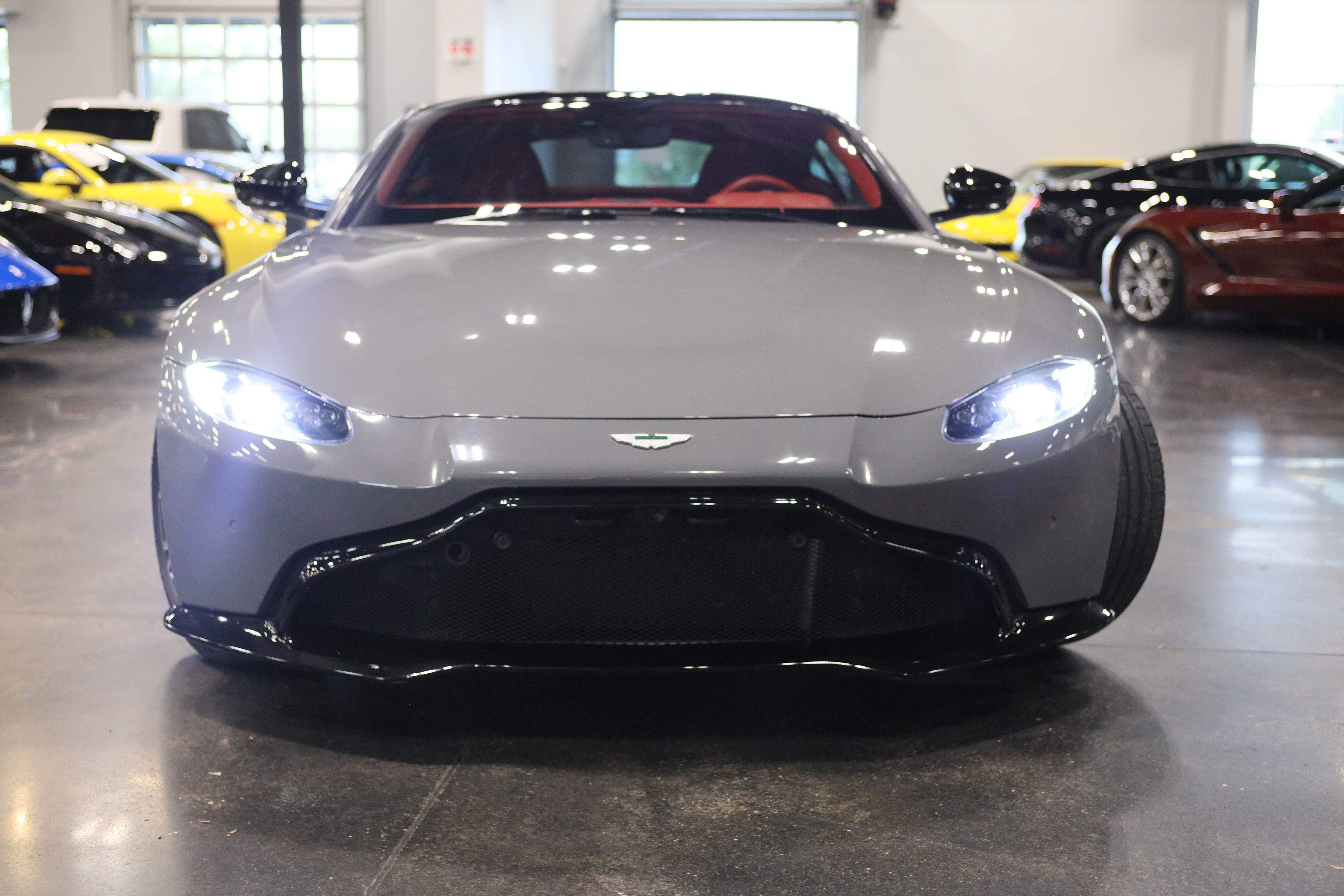 Used 2019 Aston Martin V8 Vantage Coupe RWD image 3