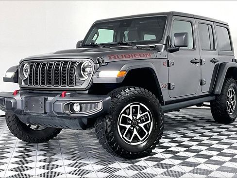 Used 2025 Jeep Wrangler Unlimited Rubicon AWD/4WD image 2