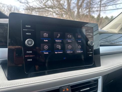 New 2026 Volkswagen Taos SE image 9