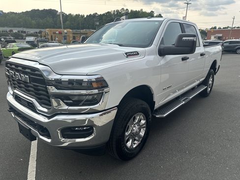 Used 2026 RAM 2500 Big Horn AWD/4WD image 4