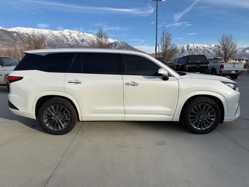 Used 2025 Lexus TX 350 AWD image 2