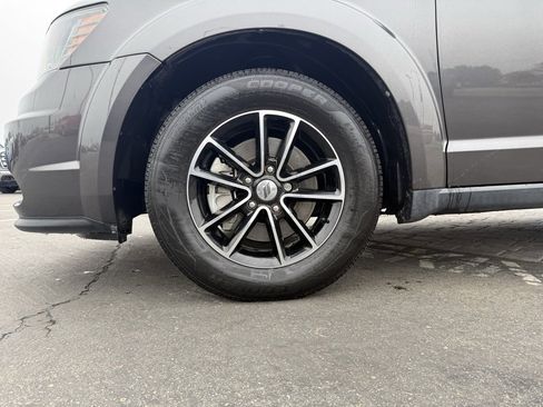 Used 2018 Dodge Journey SE w/ Popular Equipment Group image 5