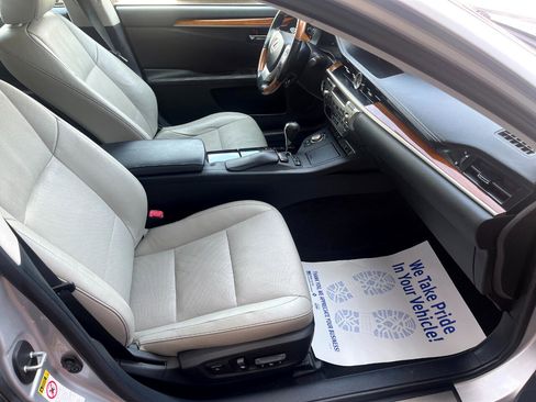 Used 2013 Lexus ES 300h image 18