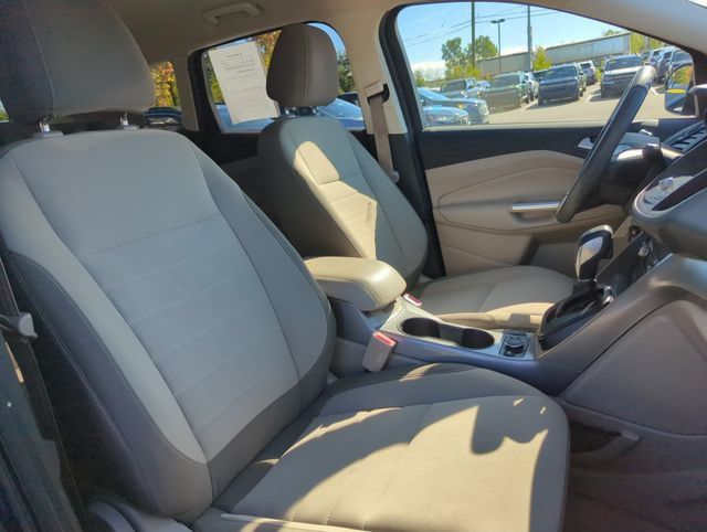 Used 2016 Ford Escape SE w/ Equipment Group 201A FWD image 15