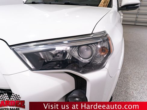 Used 2020 Toyota 4Runner SR5 Premium w/ Moonroof Package RWD image 8