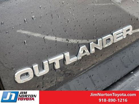 Used 2024 Mitsubishi Outlander SE image 12