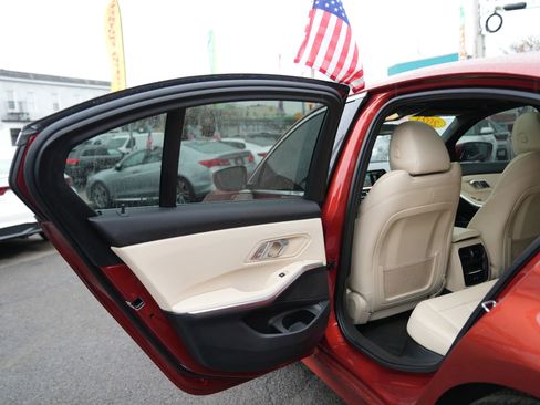 Used 2021 BMW 330i xDrive Sedan w/ Convenience Package image 10