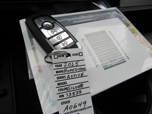 New 2025 Ford Expedition Active image 23