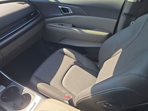 New 2026 Kia Carnival EX image 16