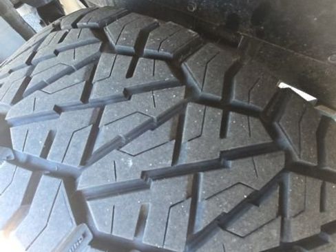 Used 2025 Nissan Frontier Pro-X image 13