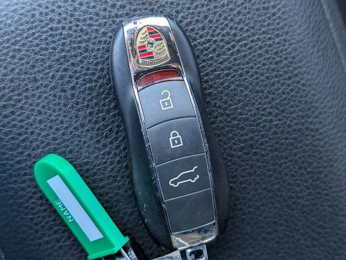 Used 2021 Porsche Macan AWD/4WD image 31