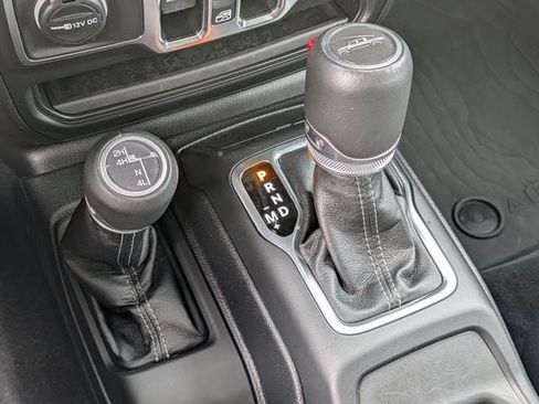 Used 2025 Jeep Gladiator Sport AWD/4WD image 18