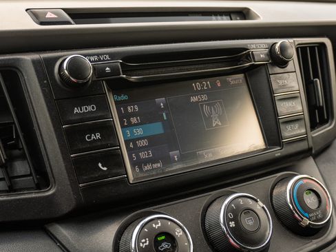 Used 2018 Toyota RAV4 LE w/ All Weather Liner Package FWD image 23