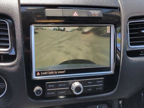 Used 2014 Volkswagen Touareg Sport AWD/4WD image 14