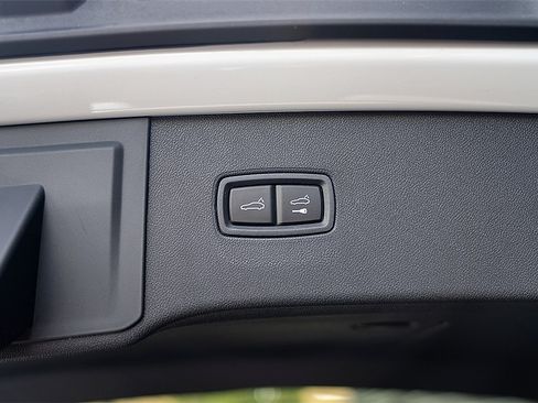 Used 2025 Porsche Cayenne S AWD/4WD image 23