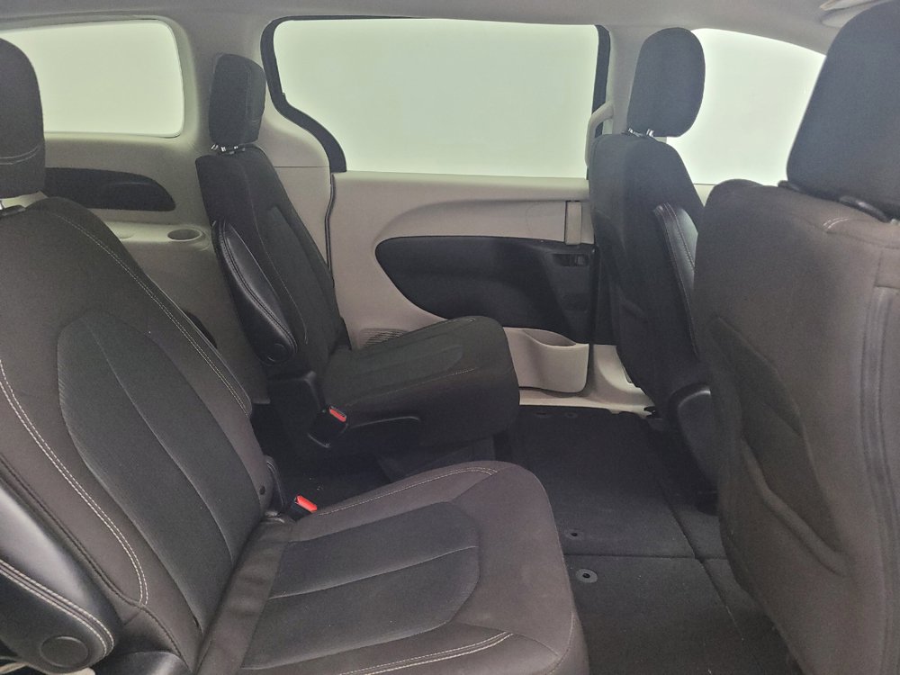 Used 2022 Chrysler Voyager LX FWD image 19