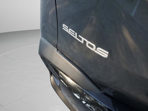 Certified 2024 Kia Seltos X-Line image 9