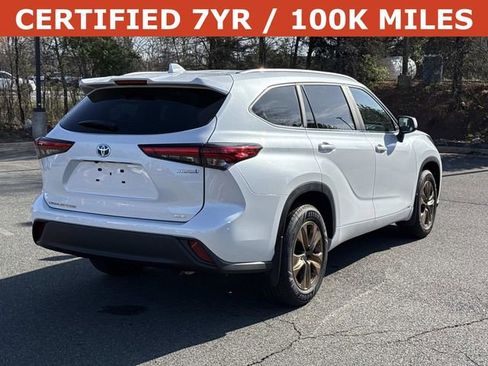 Used 2023 Toyota Highlander Bronze Edition AWD/4WD image 2