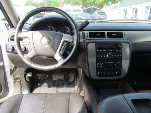 Used 2011 Chevrolet Avalanche LT w/ Luxury Package image 29