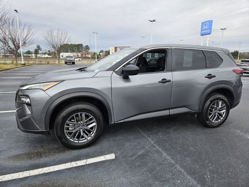 Used 2024 Nissan Rogue S image 3