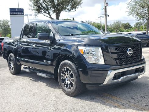 Used 2021 Nissan Titan SV w/ SV Convenience Package image 27