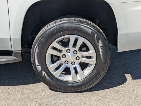 Used 2019 Chevrolet Suburban LT image 9