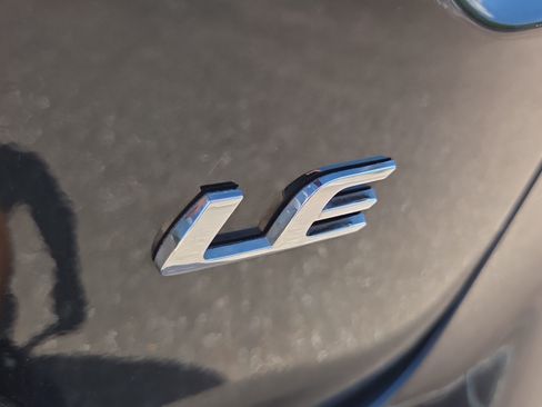 Used 2025 Toyota Corolla LE FWD image 31