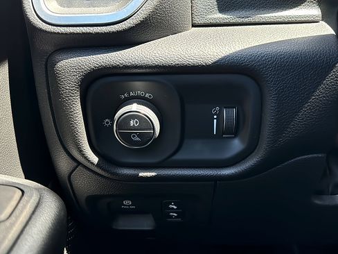 Used 2025 RAM 1500 Big Horn AWD/4WD image 22