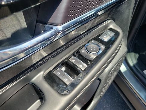 Used 2025 Lincoln Corsair FWD image 19