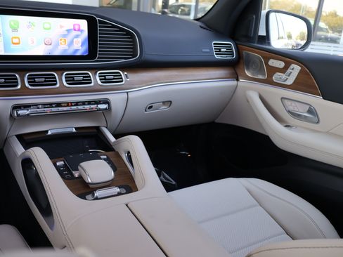 Used 2025 Mercedes-Benz GLS 450 4MATIC image 22