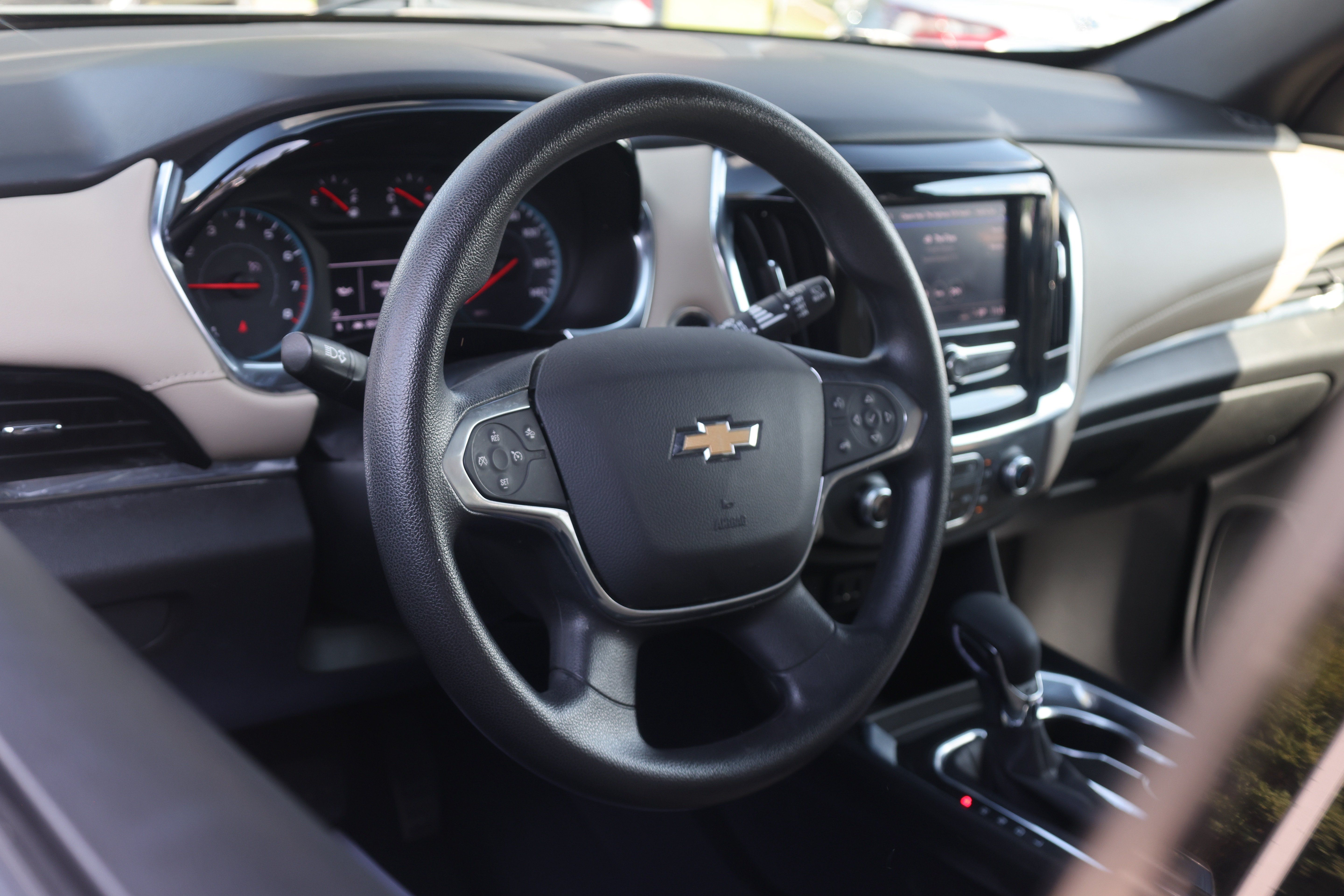 Used 2022 Chevrolet Traverse LS FWD image 10