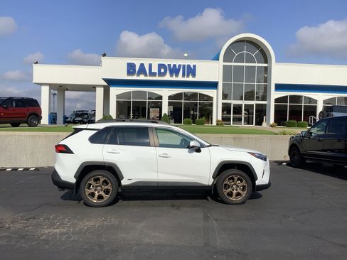 Used 2023 Toyota RAV4 AWD Hybrid image 8