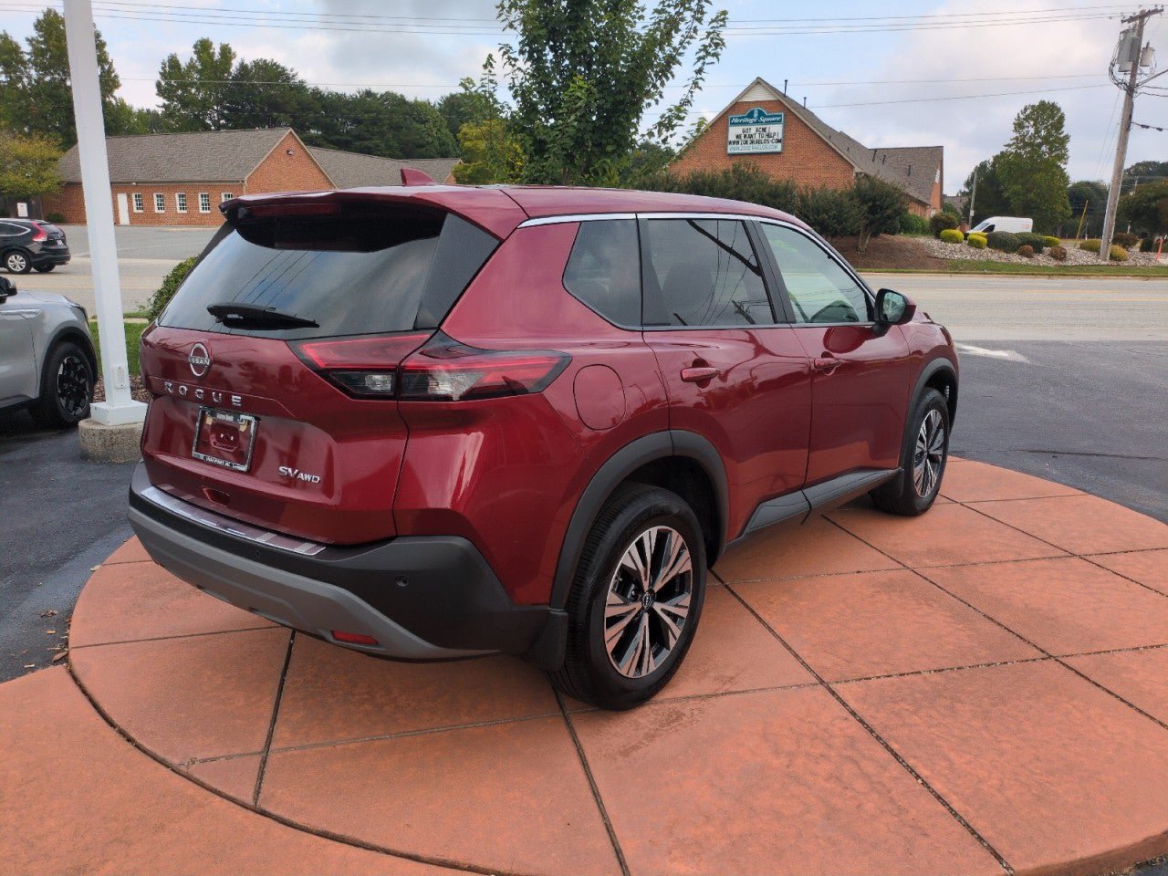 Used 2023 Nissan Rogue SV AWD/4WD image 7