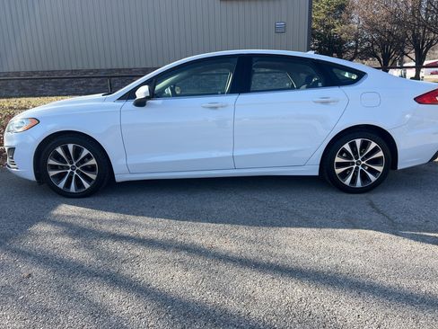 Used 2019 Ford Fusion SE image 9