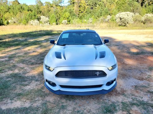 Used 2017 Ford Mustang GT Premium image 18
