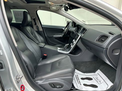 Used 2017 Volvo V60 T5 Cross Country w/ Convenience Package image 14