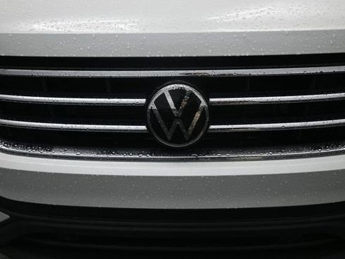 Used 2023 Volkswagen Tiguan SE FWD image 43