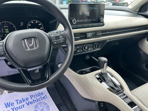 Certified 2024 Honda HR-V LX image 11