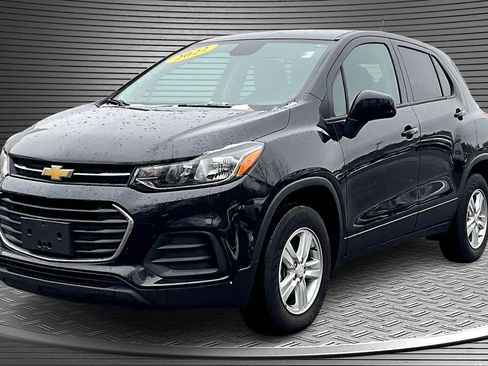 Used 2022 Chevrolet Trax LS w/ Tint and Cruise Package image 3