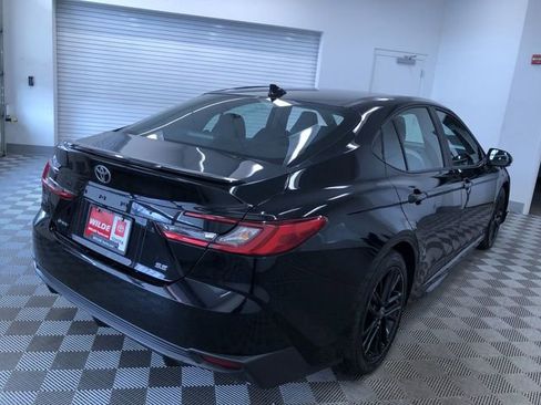 Used 2025 Toyota Camry SE image 32