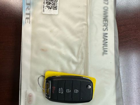 Used 2017 Kia Forte LX image 25