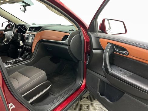 Used 2017 Chevrolet Traverse LT w/ Style and Technology Package AWD/4WD image 33