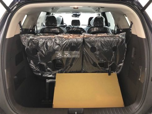 New 2026 Kia Carnival EX FWD image 8